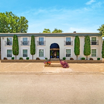 Henley Apartments 
 Dallas, TX